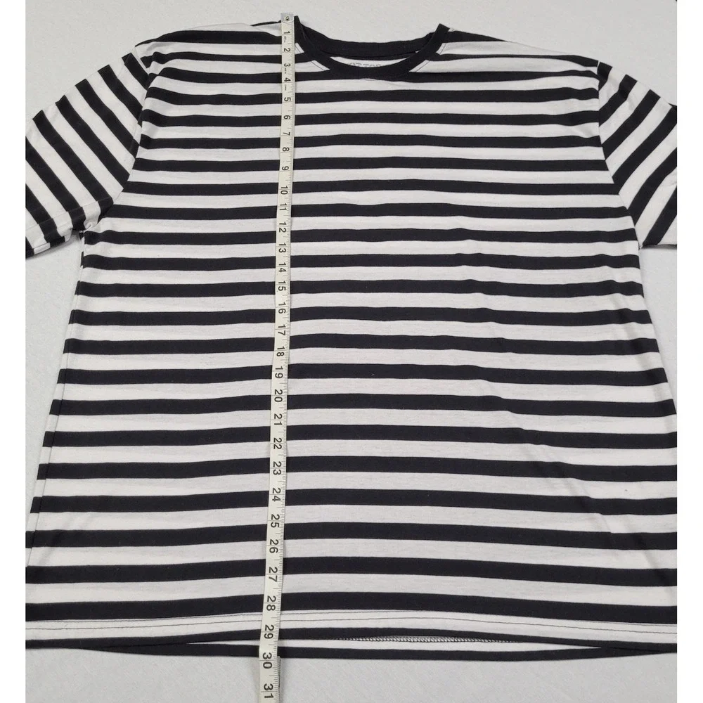 Hot Topic Men's Black and White Striped Long-sleeve Crewneck T-shirt Size 2XL